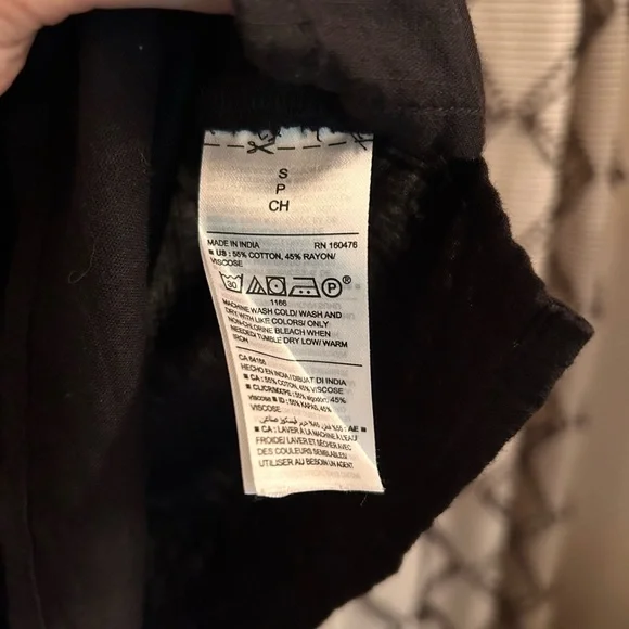 Old Navy sleeveless button up - Picture 3 of 3